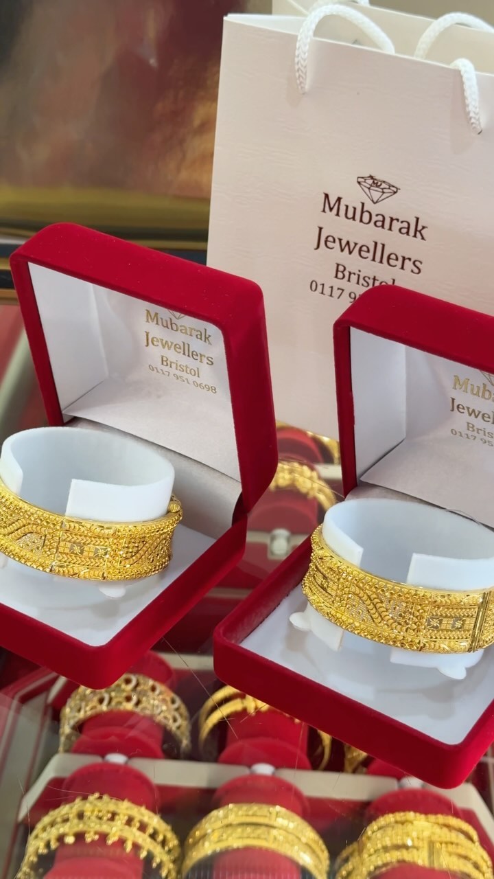 Heritage Gold Bangle — original Mubarak Jewellers photograph