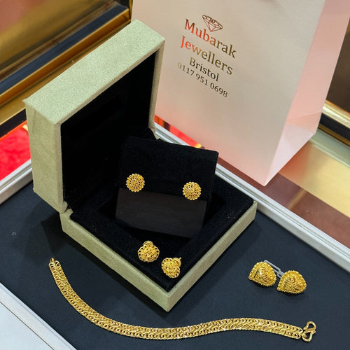 Filigree Gold Stud Earrings — original Mubarak Jewellers photograph